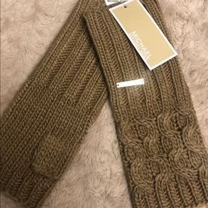 NWT Michael Kors cable knit fingerless gloves